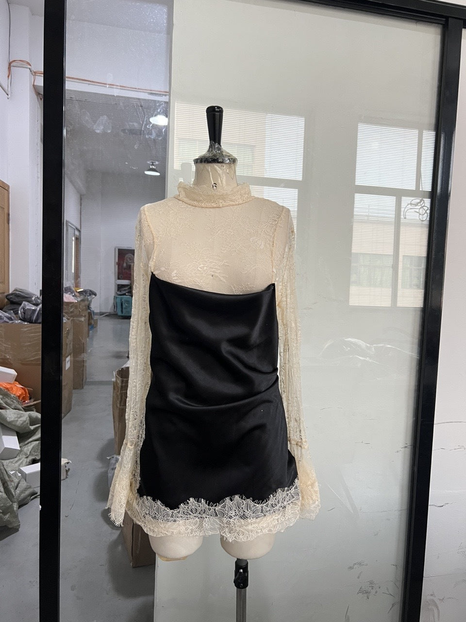 Damen elegantes Spitzen- und Seidenkleid Drune