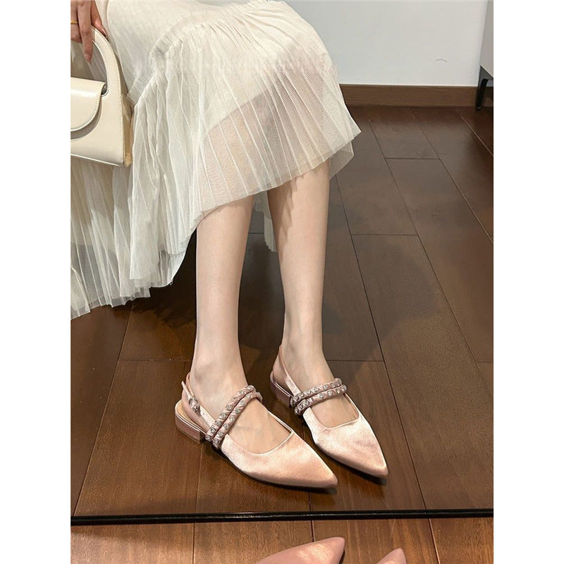 Damen Spitz zulaufende Satin‑Mules mit gepolstertem Komfortfußbett, niedriger Blockferse und kristallbesetztem Zierriemen Drune