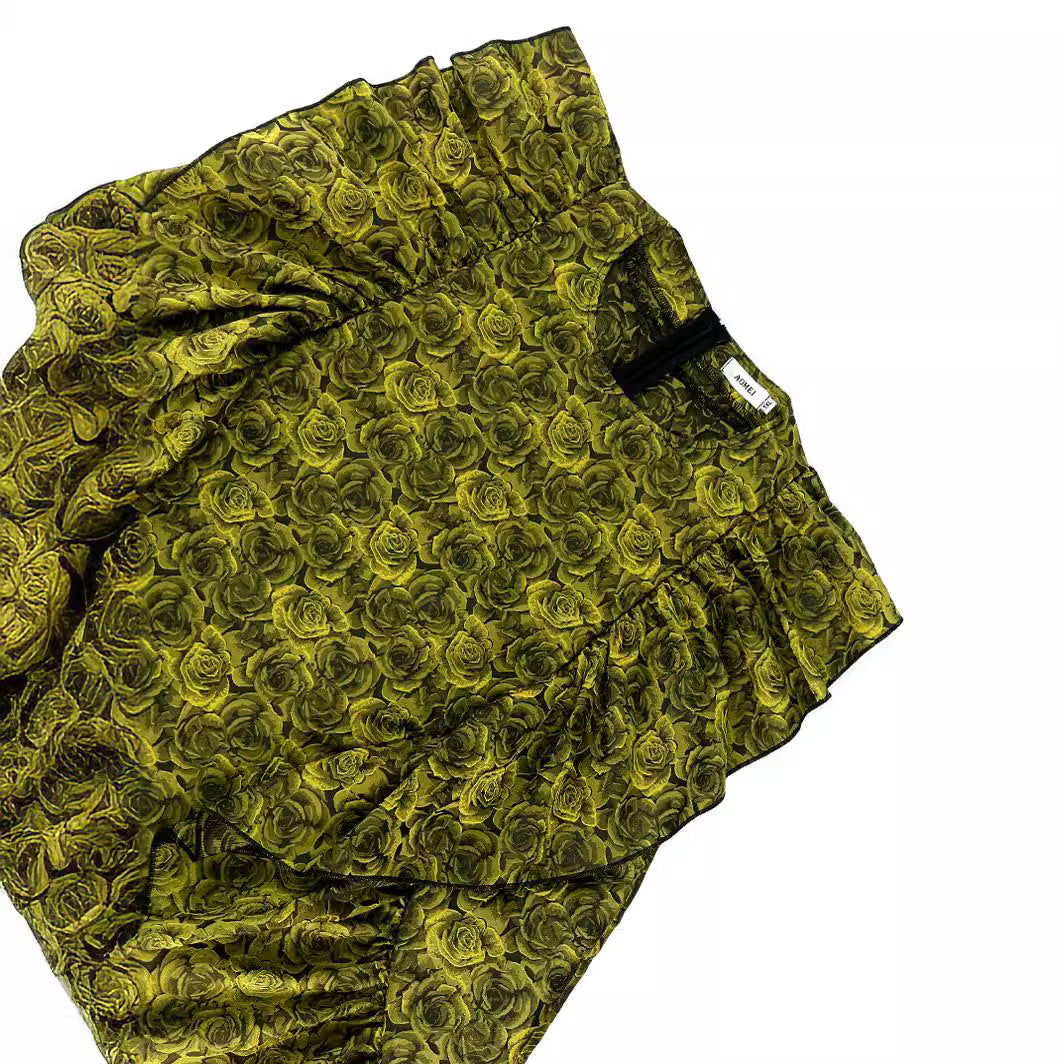 Damen glamouröses Kleid mit voluminösen Rüschen Drune