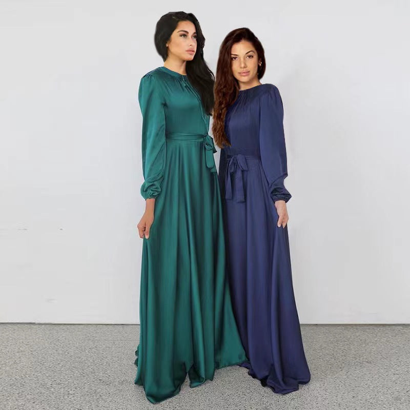 Damen Maxikleid aus fließendem Satin mit Stehkragen und Bindegürtel Drune