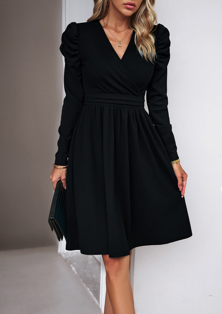 Damen Wickelkleid mit V-Ausschnitt, gerafften Puffärmeln und tailliertem Faltenrock Drune