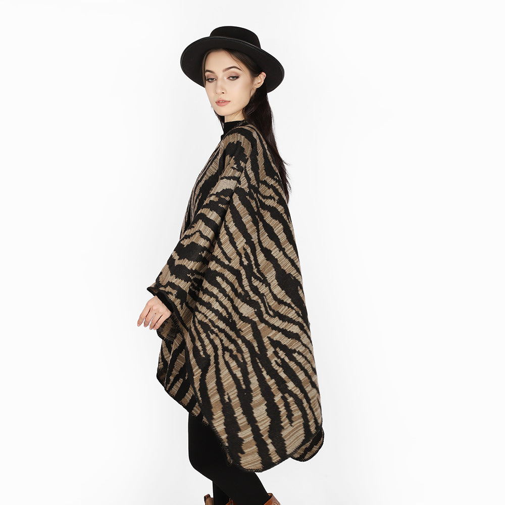 Damen Grobstrick‑Poncho im Cape‑Schnitt mit Zebra‑Jacquard und offener Kimonoärmelung Drune