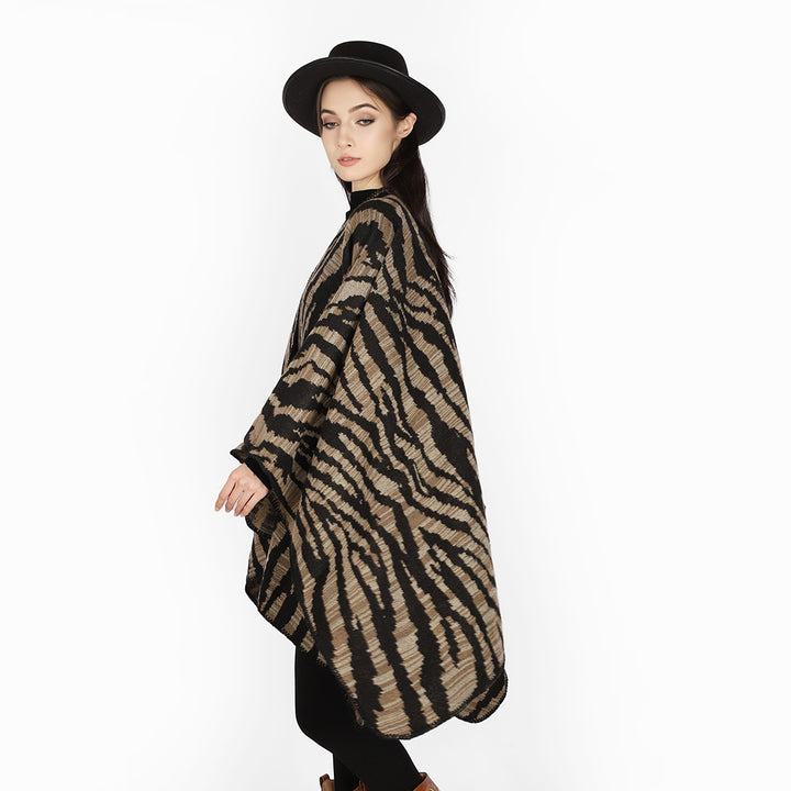 Damen Grobstrick‑Poncho im Cape‑Schnitt mit Zebra‑Jacquard und offener Kimonoärmelung Drune