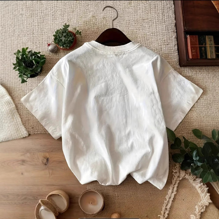 Damen T-Shirt mit künstlerischem Bienenmotiv und lässigem Schriftzug Drune