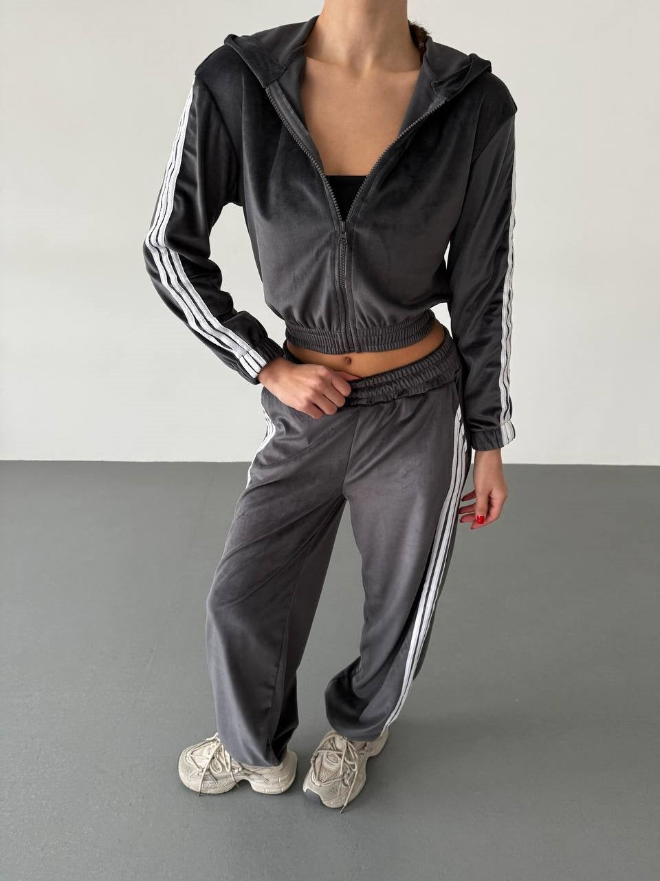 Damen Retro-Samt Trainingsanzug mit seitlichen Streifen, hochgeschnittener Bund und Reißverschluss Drune