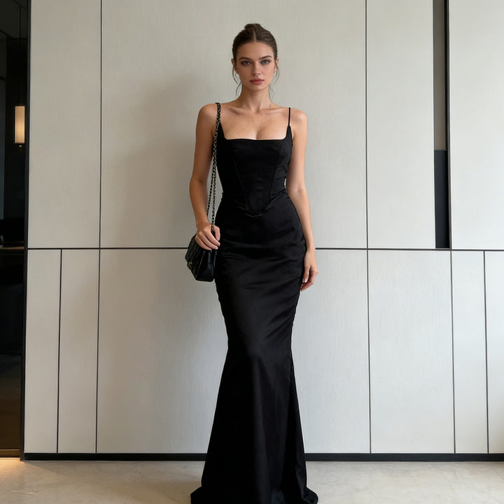 Damen Elegantes und figurbetontes Abendkleid mit schmalen Trägern und hohem Schlitz Drune
