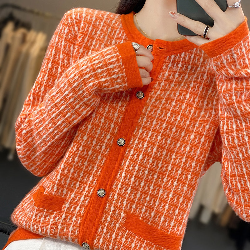 Damen Strickcardigan im Bouclé‑Gittermuster mit Rundhals, Schmuckknopfleiste und aufgesetzten Taschen Drune