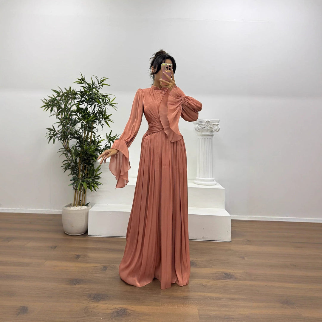 Damen Maxikleid mit figurschmeichelndem Schnitt und eleganter Raffung Drune