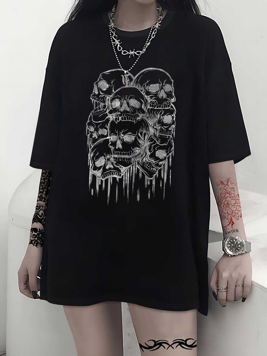 Damen T-Shirt mit künstlerischem Skelettmotiv und einzigartigem Druck Drune