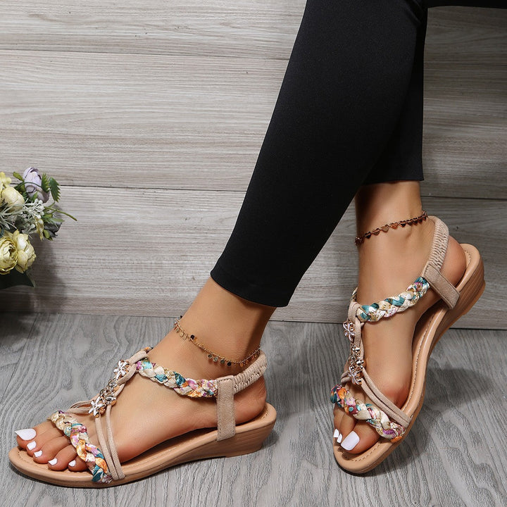 Damen modische Häkelsandalen mit buntem Riemendesign und elegantem Fußbett Drune