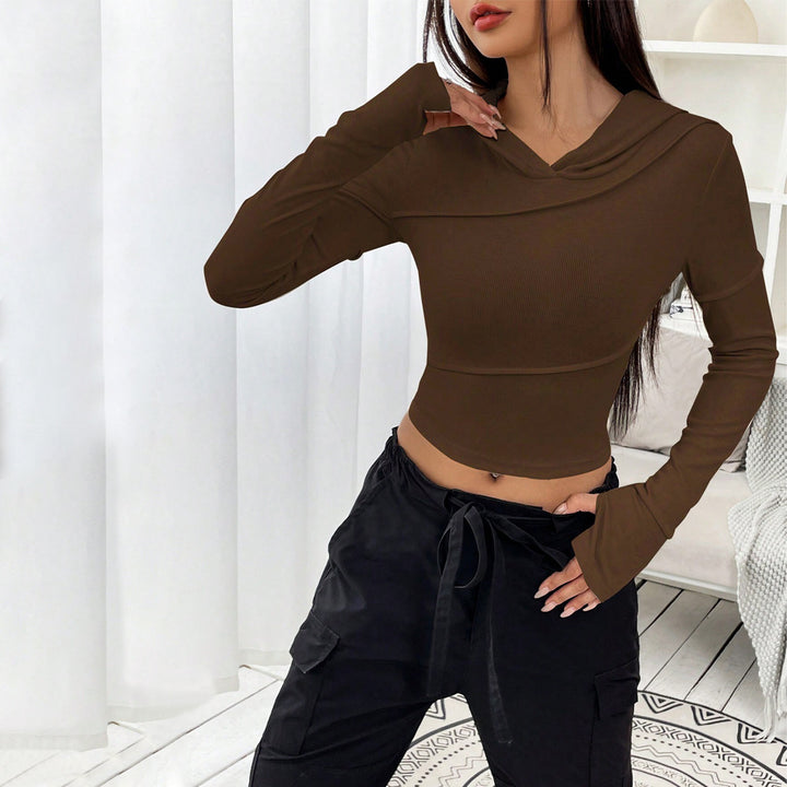 Damen geripptes Cropped-Longsleeve mit Kapuzenkragen, asymmetrischen Nähten und Trompetenärmeln Drune