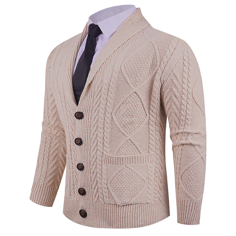 Herren nan Strickcardigan mit Schalkragen, Zopfmuster, aufgesetzten Taschen und Knopfleiste Drune