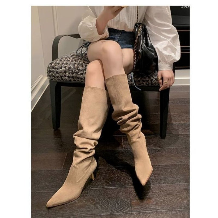 Damen Slouch‑Stiefel aus Wildlederoptik mit spitzer Zehenform und niedrigem Kitten‑Absatz Drune