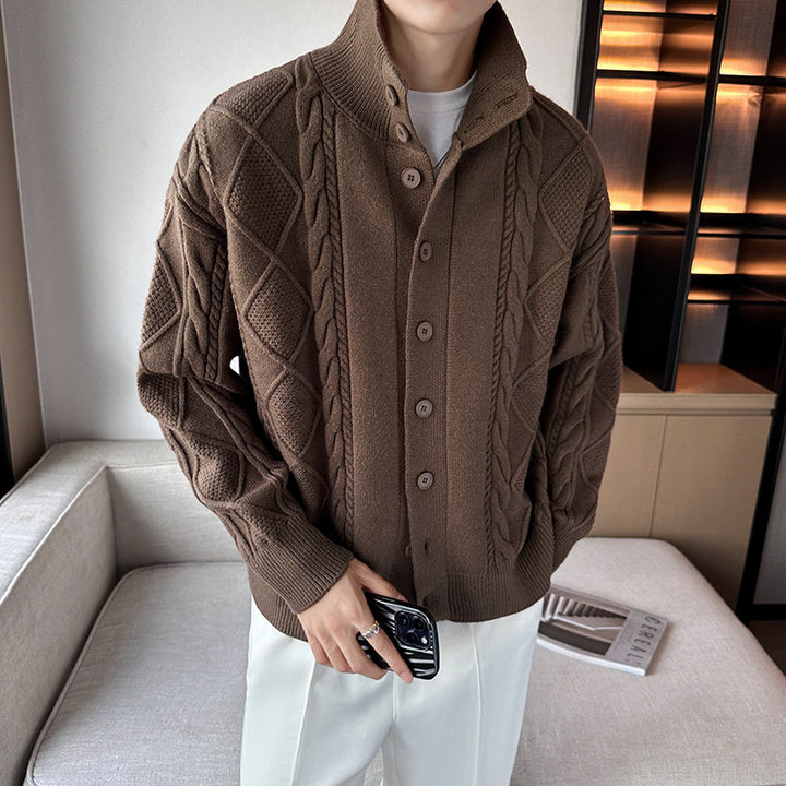 Herren Grobstrickpullover mit modernem Stehkragen und Knopfleiste Drune