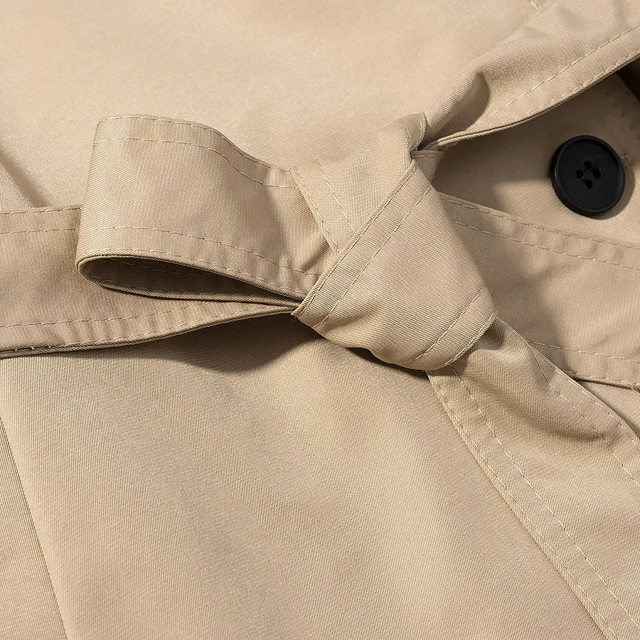 Damen nan kurze Utility‑Trenchjacke mit Stehkragen, doppellagiger Knopfleiste, Schulterklappen und taillierendem Bindegürtel Drune