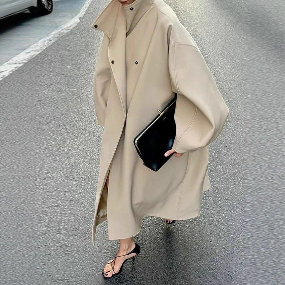 Damen Mantel im minimalistischen Midi‑Schnitt mit Stehkragen und verdeckter Knopfleiste Drune