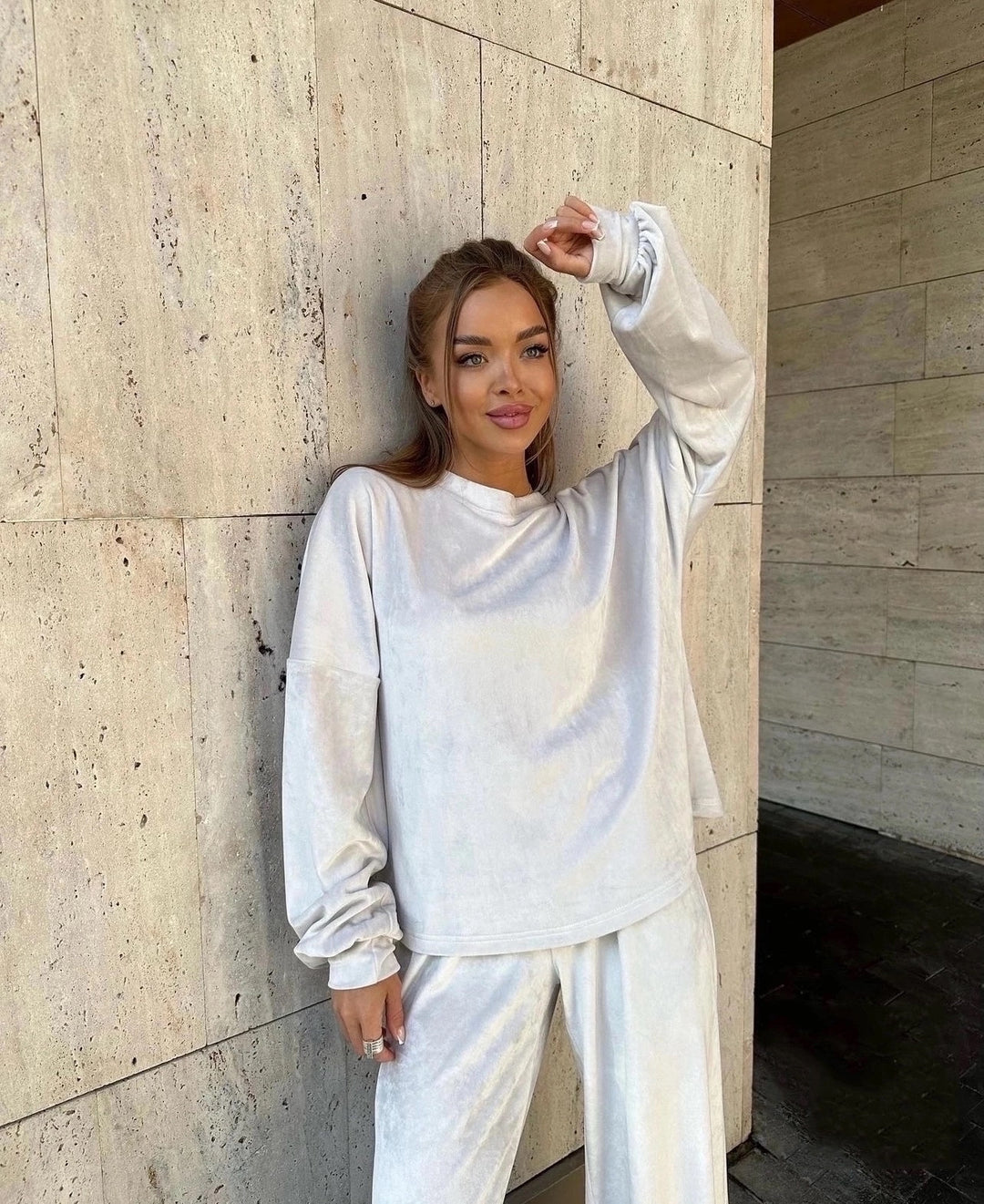 Damen luxuriöses Samt-Relax-Set mit Oversize-Crewneck und hochgeschnittener Gummibund-Jogger Drune