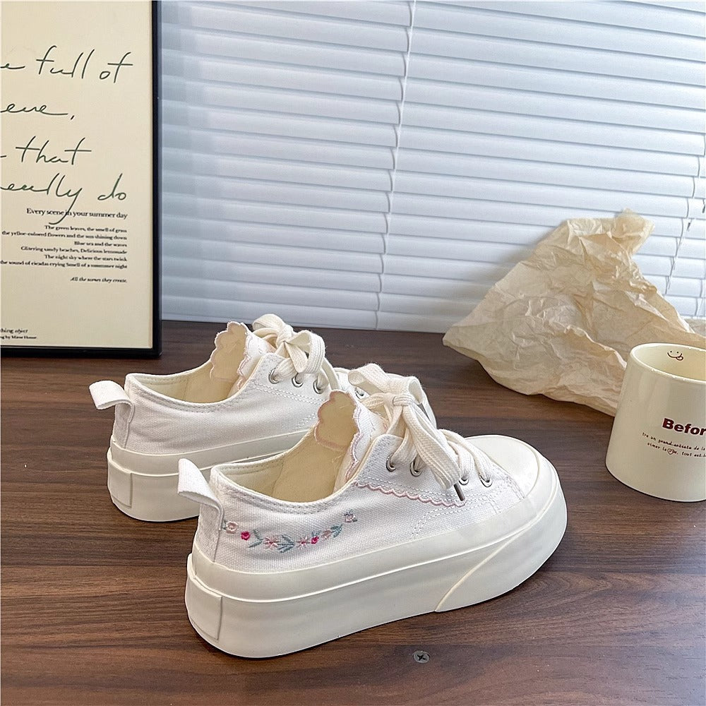 Damen Sneakers mit verspielten Applikationen und elastischer Sohle Drune