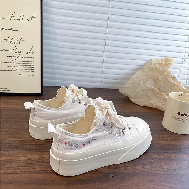 Damen Sneakers mit verspielten Applikationen und elastischer Sohle Drune