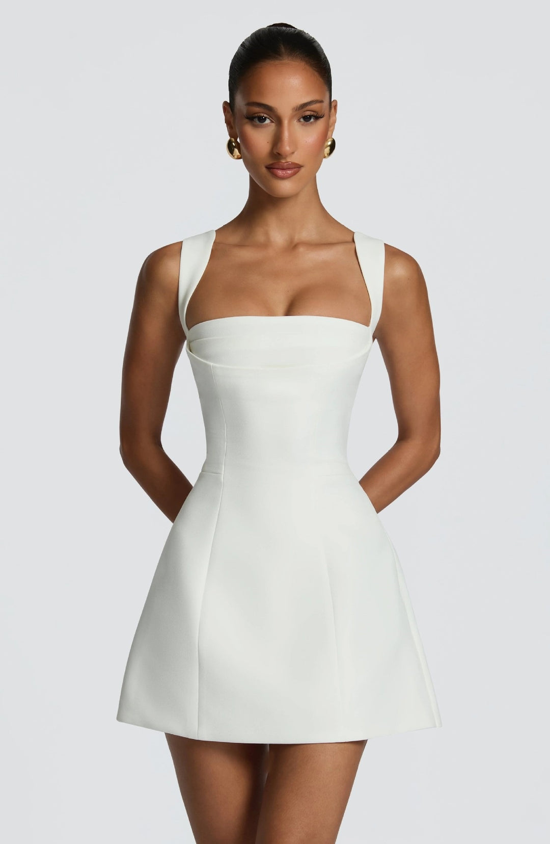 Damen figurbetontes Minikleid mit breiten Trägern und elegantem Ausschnitt Drune