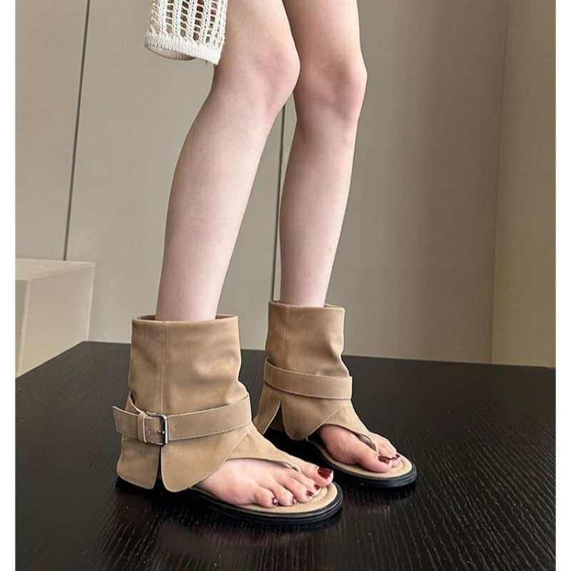 Damen Knöchelhohe Wildleder‑Sandale mit Zehensteg, Umschlagmanschette und Schnallenriemen Drune