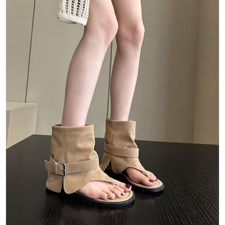 Damen Knöchelhohe Wildleder‑Sandale mit Zehensteg, Umschlagmanschette und Schnallenriemen Drune