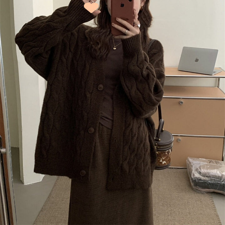 Damen Grobstrickjacke mit elegantem Zopfmuster und bequemen Knopfdetails Drune