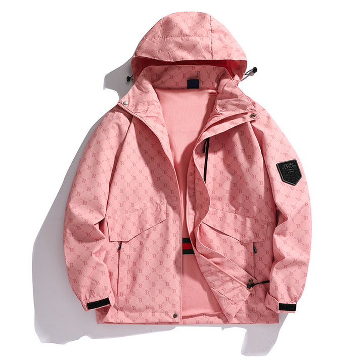 Herren Kapuzen-Softshelljacke mit Allover‑Monogramm, atmungsaktivem Meshfutter und Reißverschlusstaschen Drune