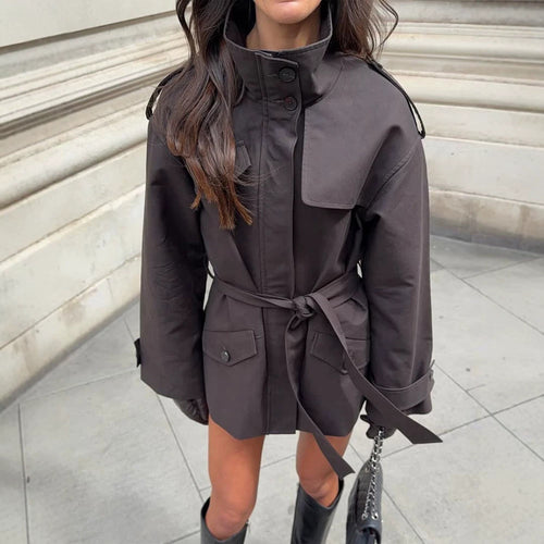 Damen Kurze Taillierte Trenchjacke mit Stehkragen, Pattentaschen und Bindegürtel Drune