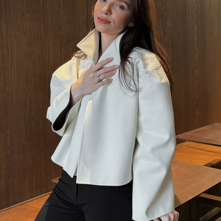 Damen Kurze Boxy Kunstlederjacke mit markantem Stehkragen Drune