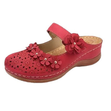 Damen Blumenverzierte Komfort-Pantolette mit Lochmuster, verstellbarem Klettriemen und gepolstertem Fußbett Drune