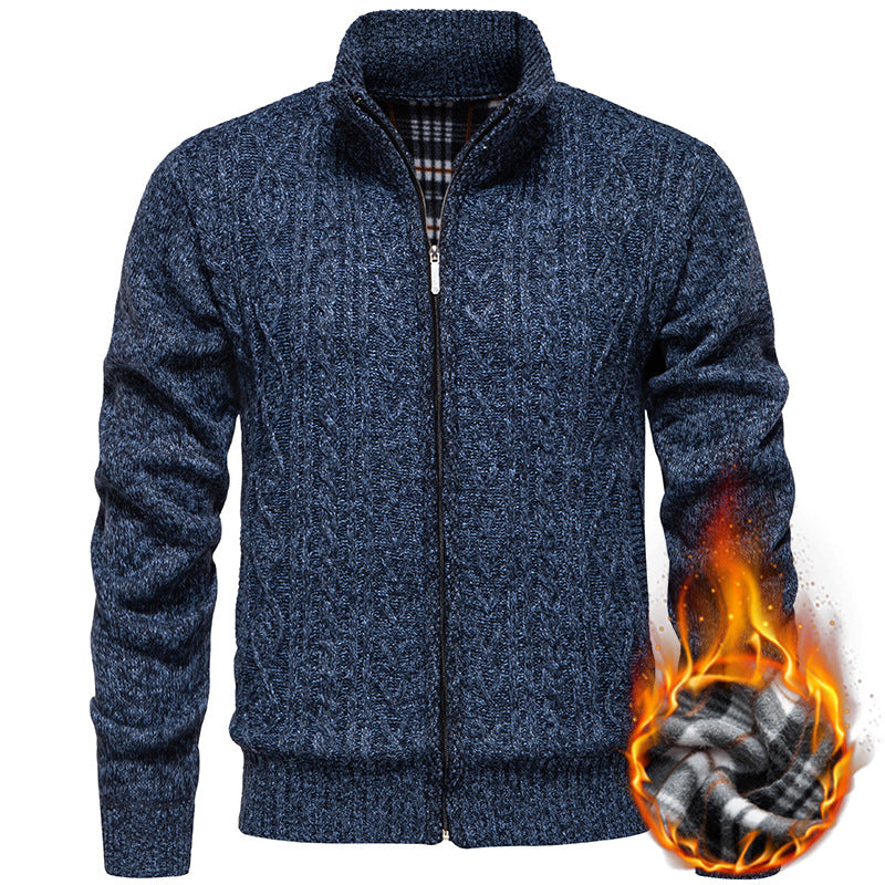 Herren nan grobgestrickter Cardigan mit Zopfmuster, Stehkragen und kariertem Innenfutter Drune