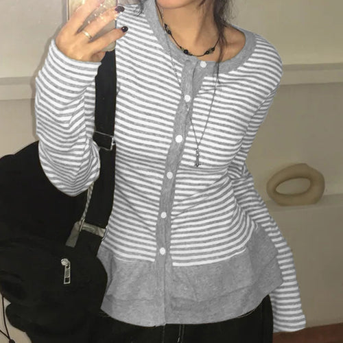 Damen nan feiner Kurzcardigan mit Knopfleiste, Spitzenkragen und welligem Saum Drune