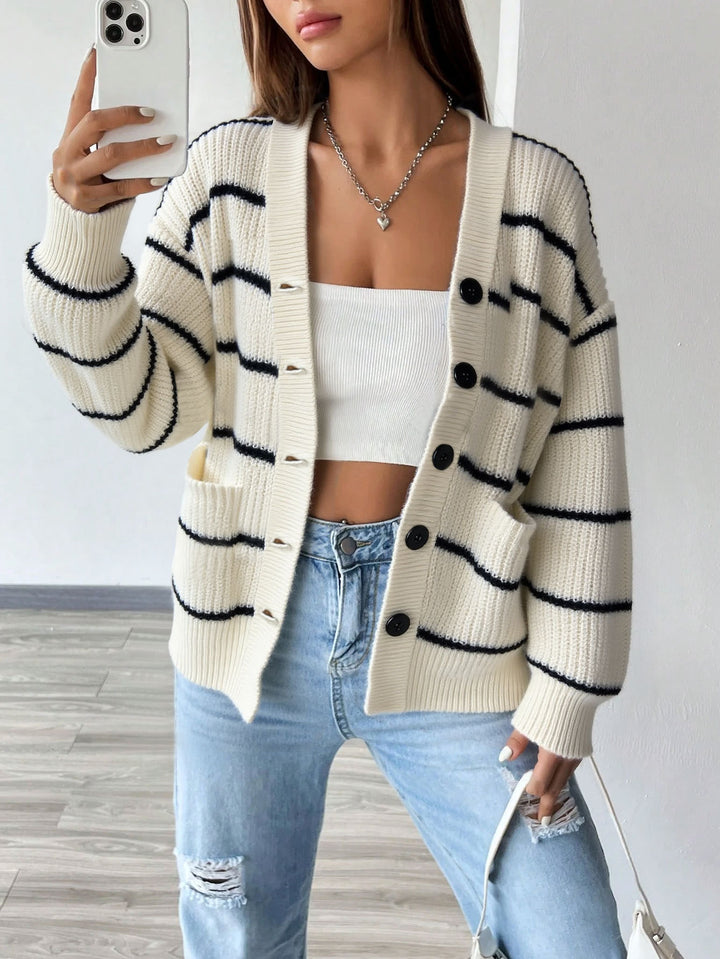 Damen oversized Strickcardigan mit Rippenkante, aufgesetzten Taschen und Knopfverschluss Drune