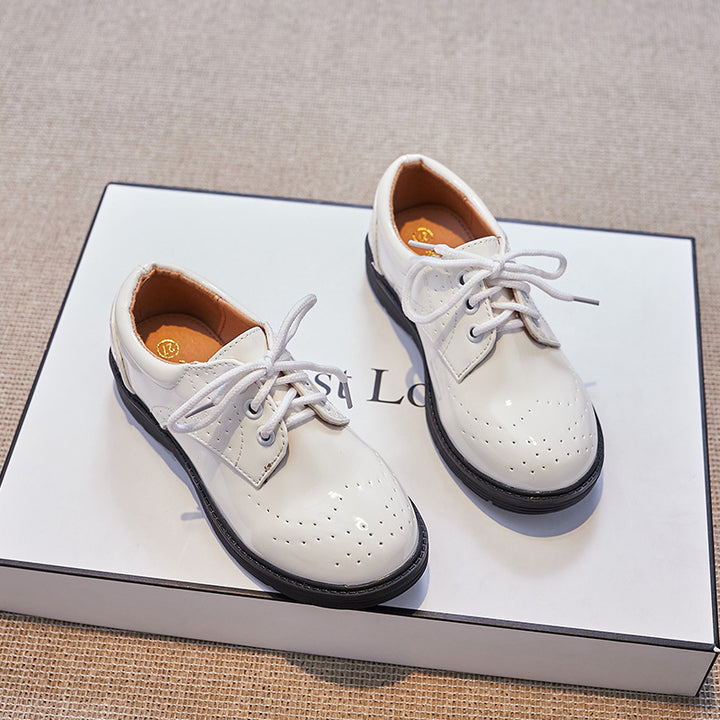 Damen Klassische Lacklederschuhe mit perforierten Details Drune