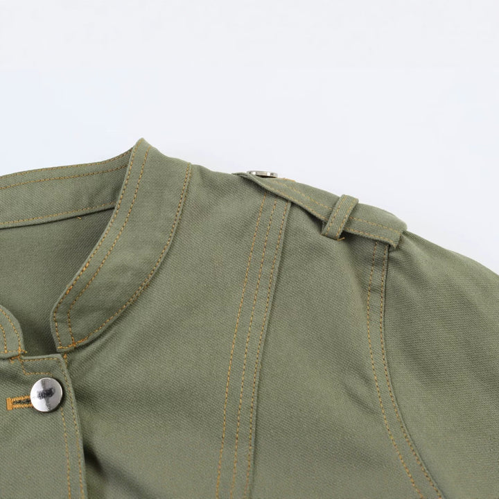 Damen Kurzjacke im Utility‑Stil mit Stehkragen und Schulterriegeln Drune