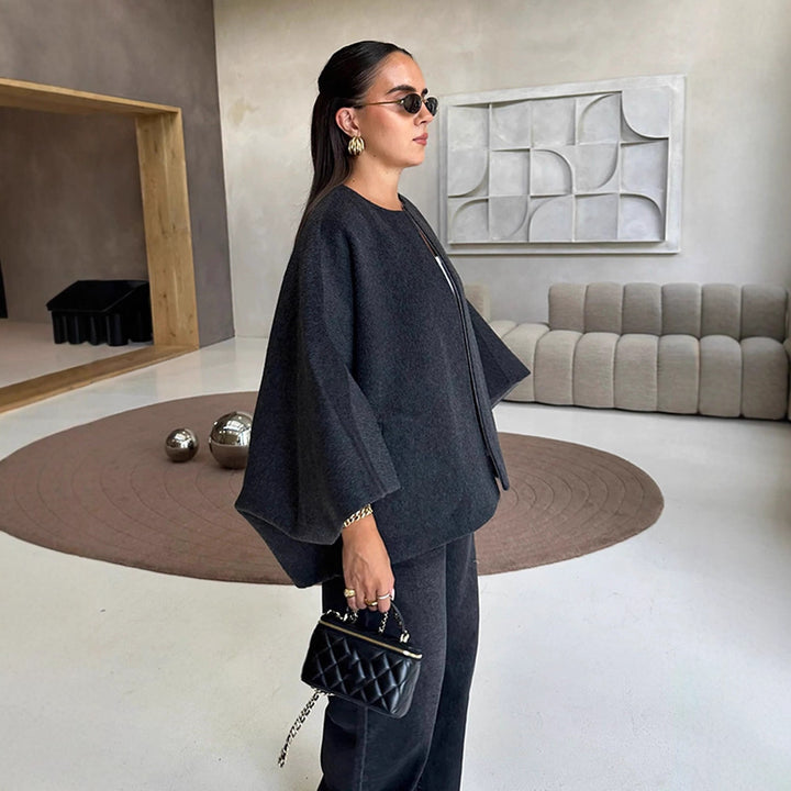 Damen Kurze Wollmix-Capejacke mit überschnittenen Trompetenärmeln Drune