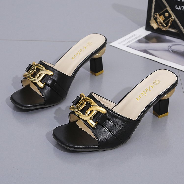 Damen Mules mit glänzendem goldenen Akzent und komfortablem Blockabsatz Drune