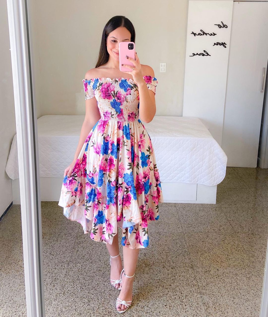 Damen Sommerliches Off-Shoulder Kleid mit farbenfrohem Schmetterlingsmuster und geschmeidigem Faltenwurf Drune