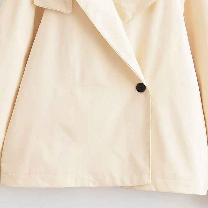 Damen Kurz geschnittene Boxy‑Trenchjacke mit asymmetrischer Knopfleiste und weiten Revers Drune