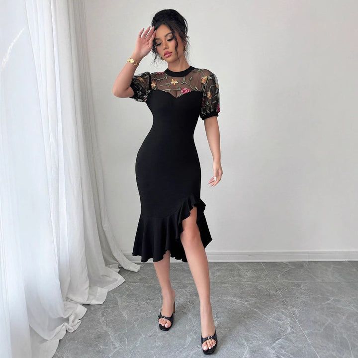 Damen nan figurbetontes Midikleid mit besticktem Mesh-Oberteil, Puffärmeln und asymmetrischem Volantsaum Drune