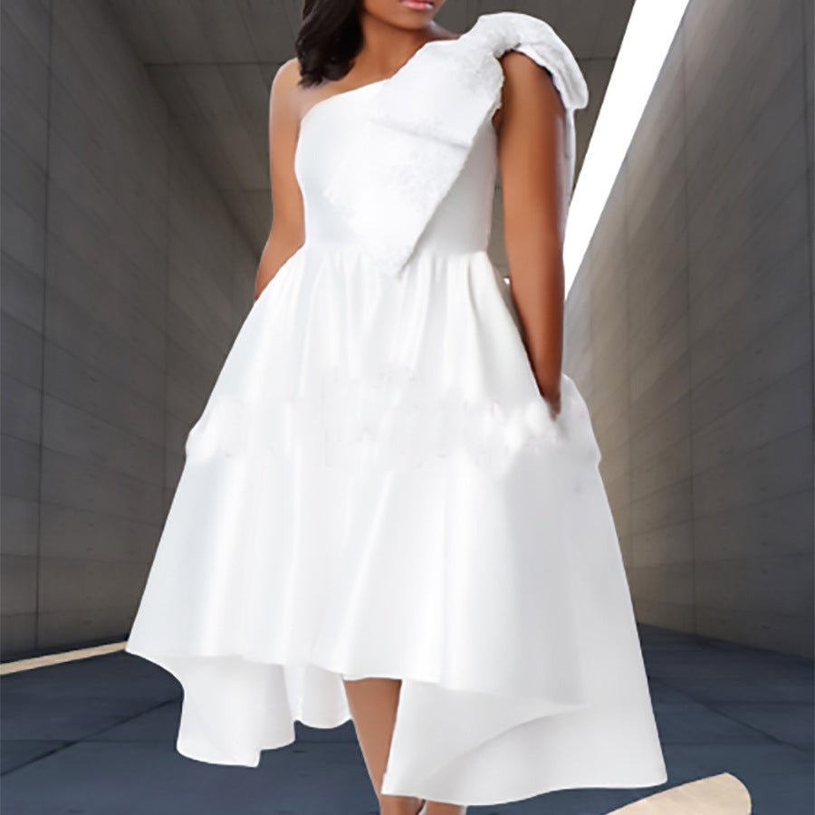 Damen asymmetrisches Kleid mit voluminösem Schößchen und elegante Drapierung Drune