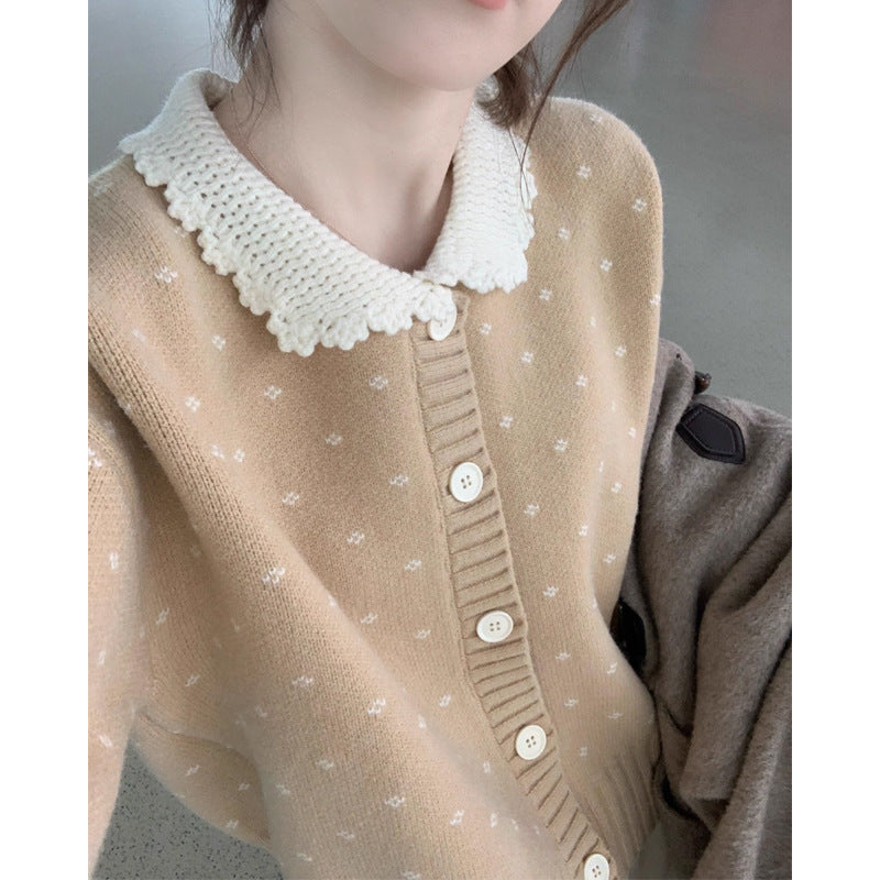 Damen Strickjacke mit Rüschenkragen und Knopfdetails Drune