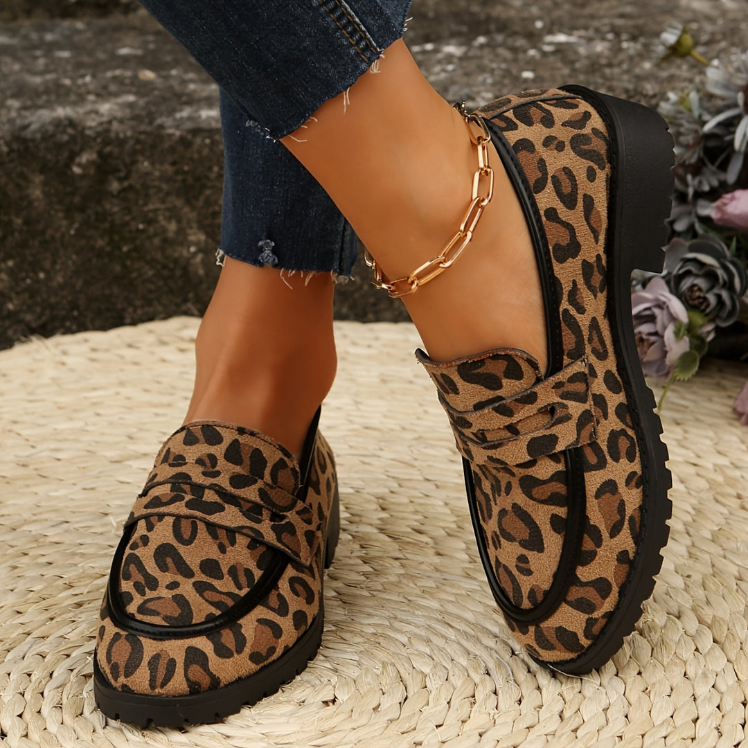 Damen nan perforierte Komfort-Loafer mit goldfarbener Zierschnalle, gewelltem Vorderblatt und konturierter Memory-Innensohle Drune