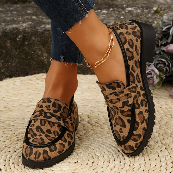 Damen nan perforierte Komfort-Loafer mit goldfarbener Zierschnalle, gewelltem Vorderblatt und konturierter Memory-Innensohle Drune