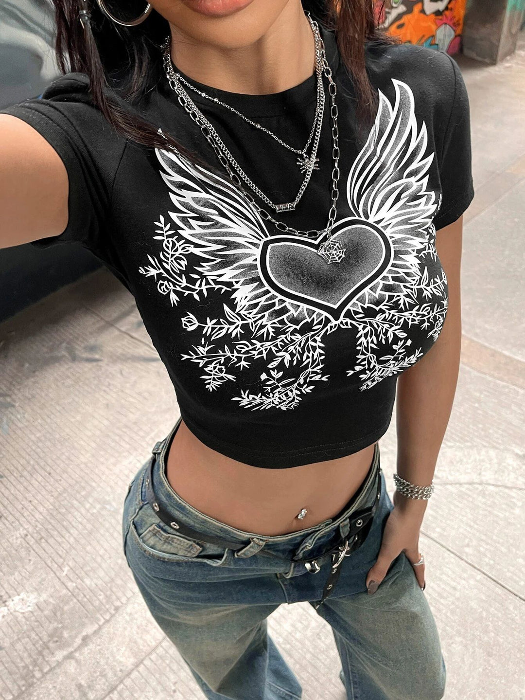 Damen Crop-Top mit kreativem Skeletthand-Motiv Drune