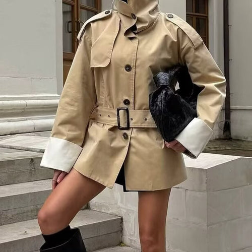 Damen Kurzer Trenchcoat mit Taillengürtel, Stehkragen und Kontrastmanschetten Drune