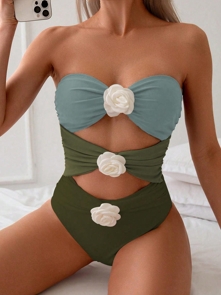 Damen Bandeau-Badeanzug mit eleganten Rüschen und floralen Akzenten Drune