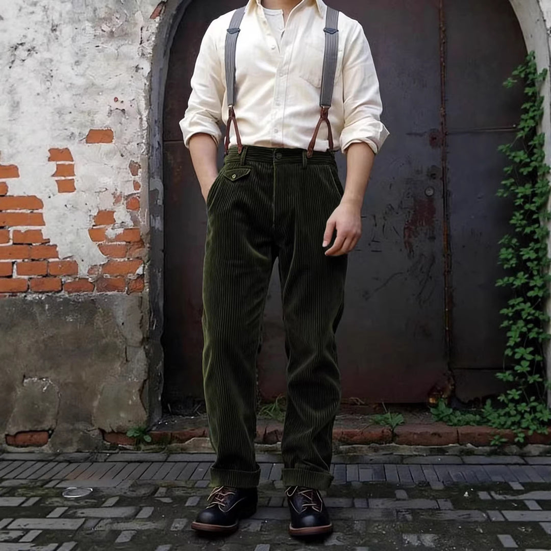 Herren Cordhose mit hoher Taille, breitem Kord und geknöpfter Pattentasche Drune