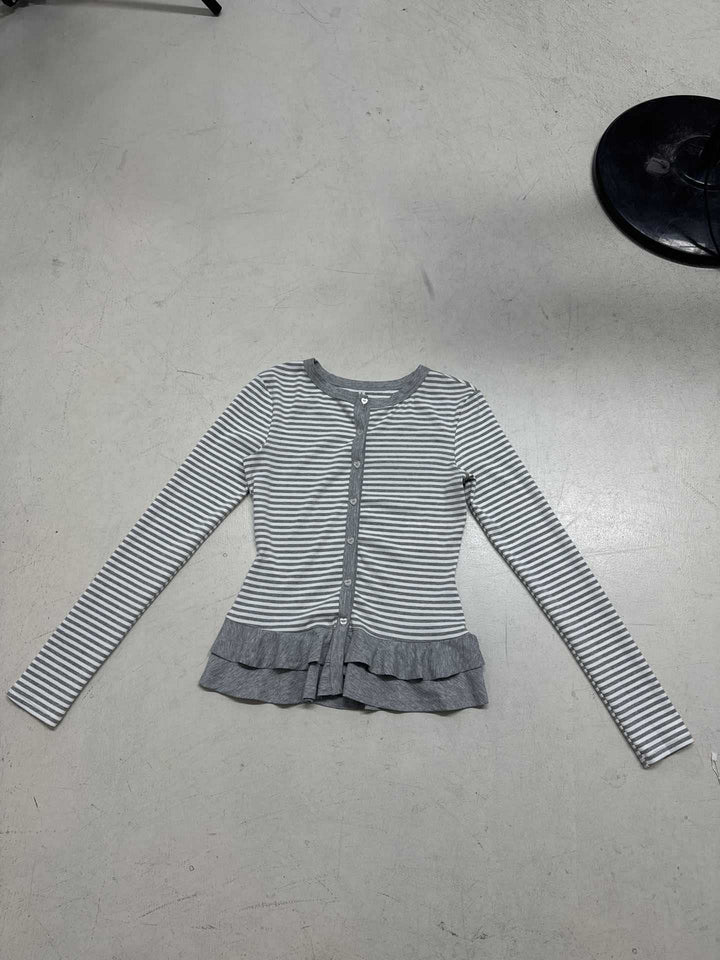 Damen nan feiner Kurzcardigan mit Knopfleiste, Spitzenkragen und welligem Saum Drune